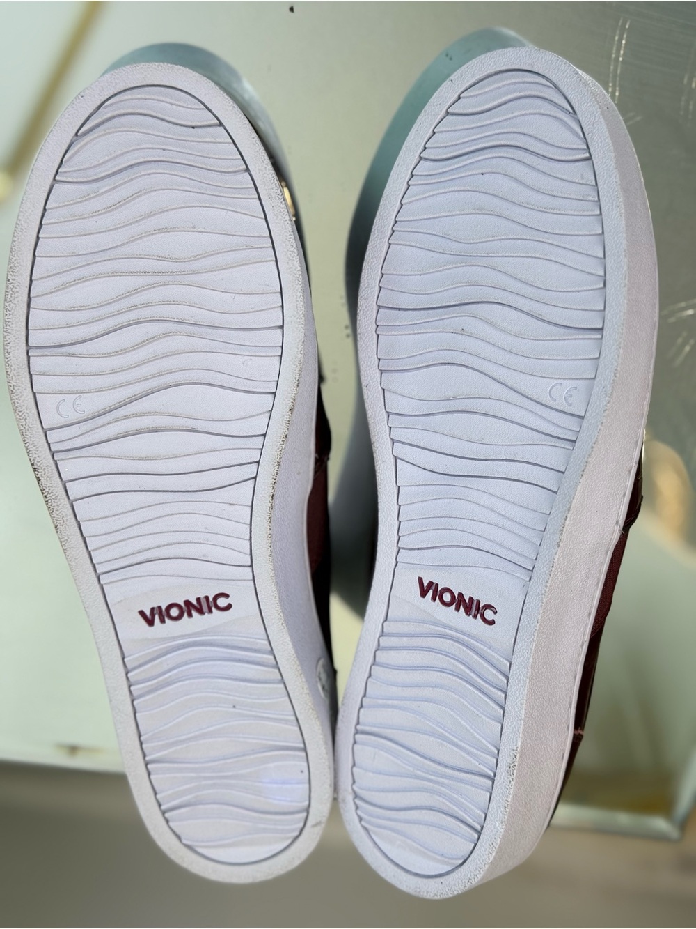 Vionic Dark Wine Croc Leather Sneakers/Dark Academia Polished Preppy Chic/8.5 - Picture 2 of 9